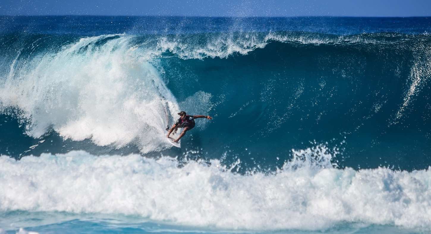 La vague et le surfer
